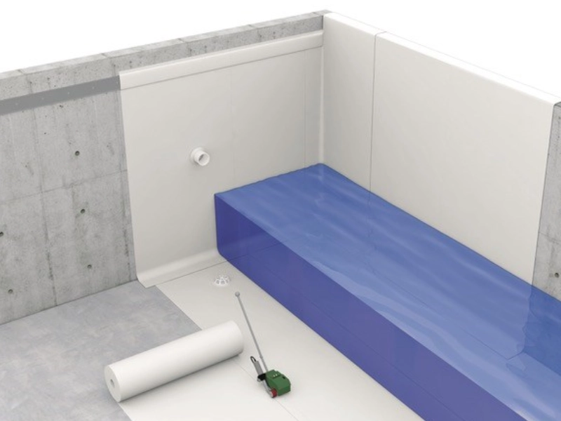 Pose de la membrane KÖSTER TPO Aqua dans un réservoir d'eau